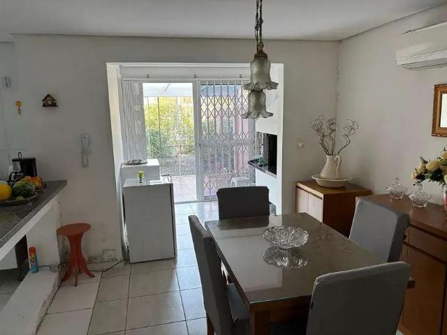 Casa / Sobrado para Venda em Porto Alegre/RS Ipanema 4 Quartos