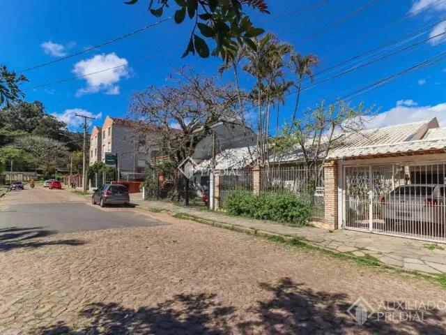 Casa / Sobrado para Venda em Porto Alegre/RS Ipanema 4 Quartos