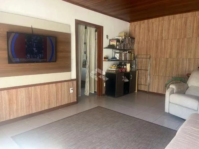 Casa / Sobrado para Venda em Porto Alegre/RS Ipanema 4 Quartos