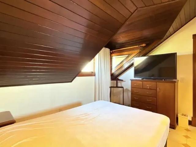 Casa / Sobrado para Venda em Porto Alegre/RS Ipanema 4 Quartos