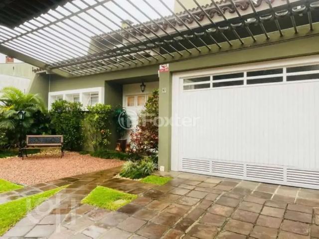 Casa / Sobrado para Venda em Porto Alegre/RS Ipanema 4 Quartos