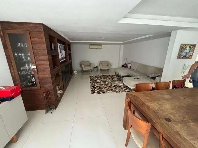 Casa / Sobrado para Venda em Porto Alegre/RS Ipanema 4 Quartos