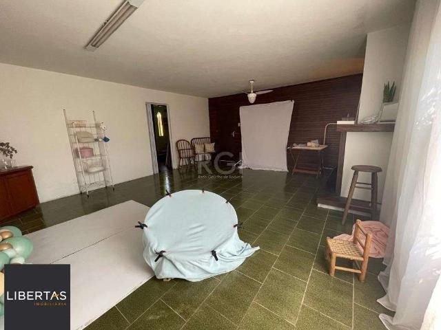 Casa / Sobrado para Venda em Porto Alegre/RS Ipanema 5 Quartos
