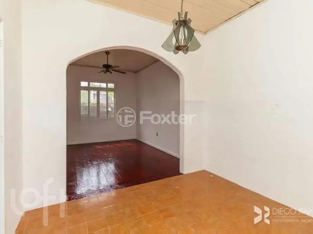 Casa / Sobrado para Venda em Porto Alegre/RS Jardim Botânico 2 Quartos