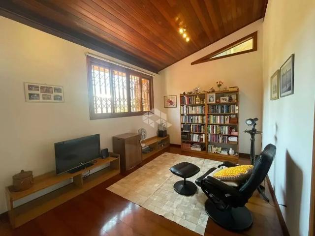 Casa / Sobrado para Venda em Porto Alegre/RS Jardim Botânico 4 Quartos