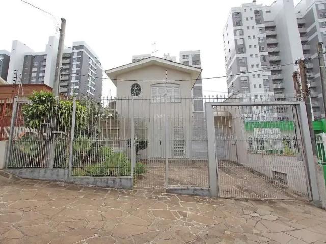 Casa / Sobrado para Venda em Porto Alegre/RS Jardim Europa 3 Quartos