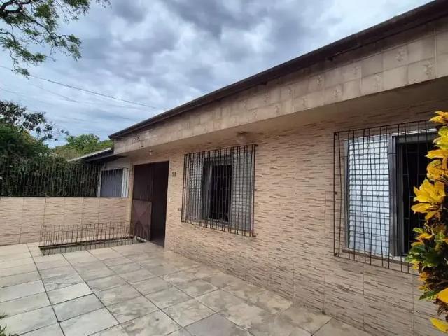 Casa / Sobrado para Venda em Porto Alegre/RS Jardim Europa 3 Quartos