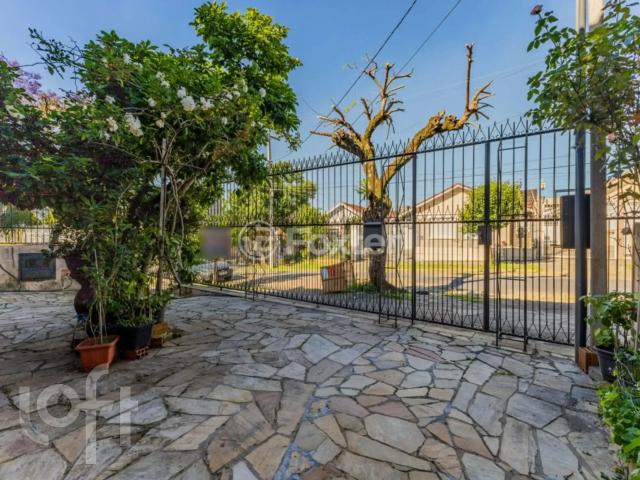 Casa / Sobrado para Venda em Porto Alegre/RS Jardim Europa 4 Quartos