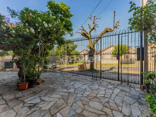 Casa / Sobrado para Venda em Porto Alegre/RS Jardim Europa 4 Quartos