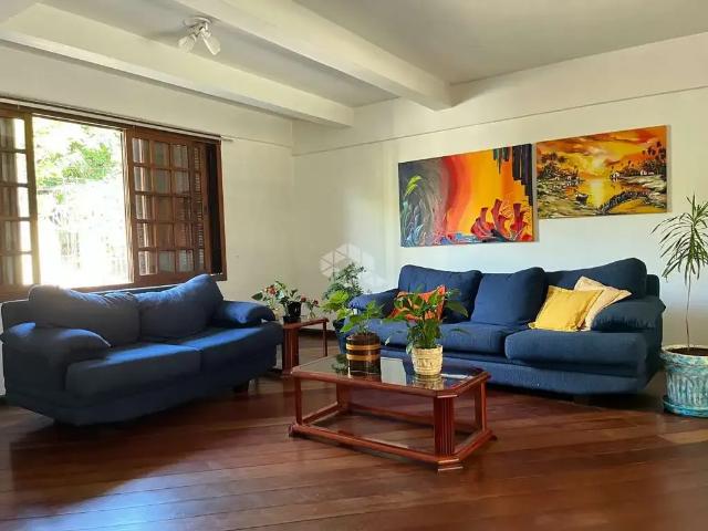 Casa / Sobrado para Venda em Porto Alegre/RS Jardim Floresta 5 Quartos