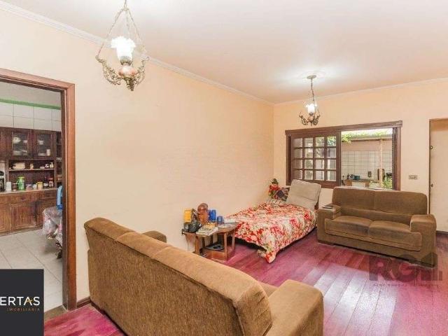 Casa / Sobrado para Venda em Porto Alegre/RS Jardim Floresta 6 Quartos