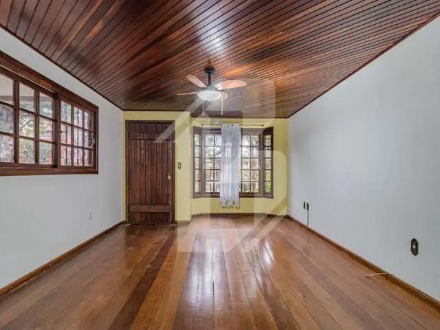 Casa / Sobrado para Venda em Porto Alegre/RS Jardim Isabel 3 Quartos