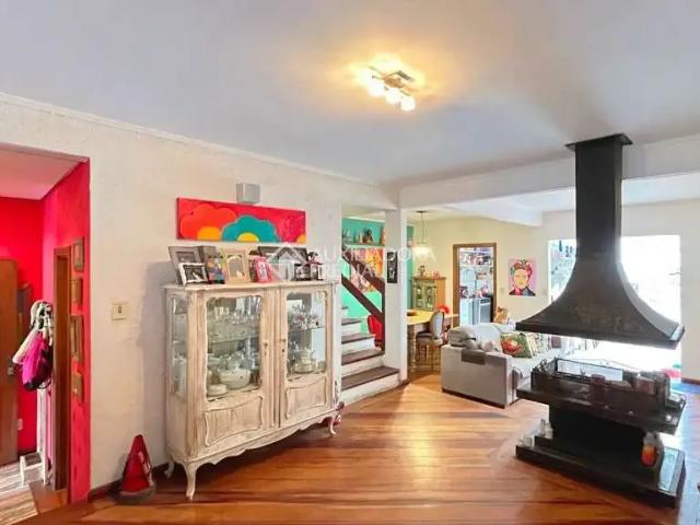 Casa / Sobrado para Venda em Porto Alegre/RS Jardim Isabel 3 Quartos