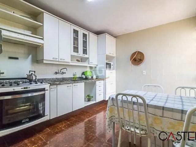 Casa / Sobrado para Venda em Porto Alegre/RS Jardim Isabel 3 Quartos