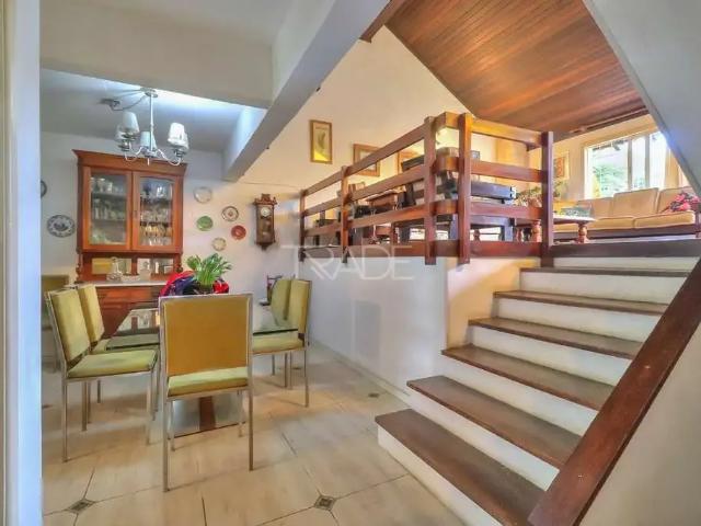 Casa / Sobrado para Venda em Porto Alegre/RS Jardim Isabel 4 Quartos