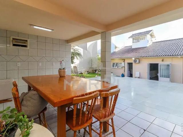 Casa / Sobrado para Venda em Porto Alegre/RS Jardim Itu 4 Quartos
