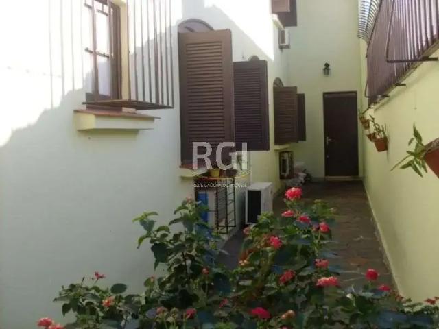 Casa / Sobrado para Venda em Porto Alegre/RS Jardim Lindóia 4 Quartos