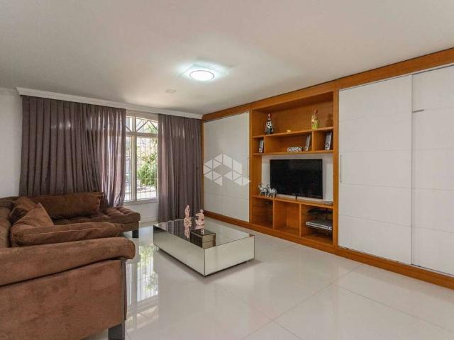 Casa / Sobrado para Venda em Porto Alegre/RS Jardim Lindóia 5 Quartos