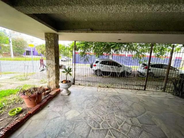 Casa / Sobrado para Venda em Porto Alegre/RS Jardim Lindóia 6 Quartos