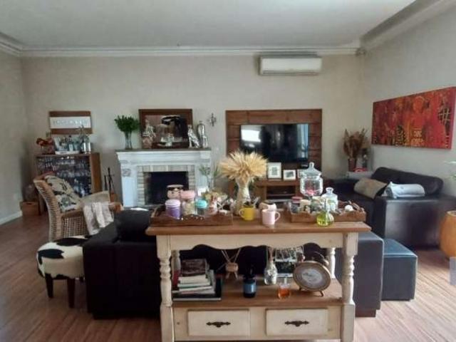 Casa / Sobrado para Venda em Porto Alegre/RS Jardim Lindóia 3 Quartos
