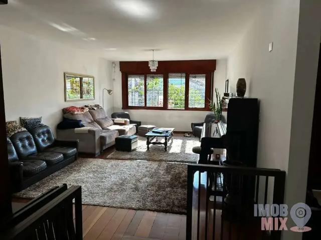 Casa / Sobrado para Venda em Porto Alegre/RS Jardim Lindóia 3 Quartos
