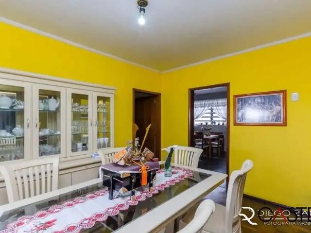 Casa / Sobrado para Venda em Porto Alegre/RS Jardim Lindóia 3 Quartos