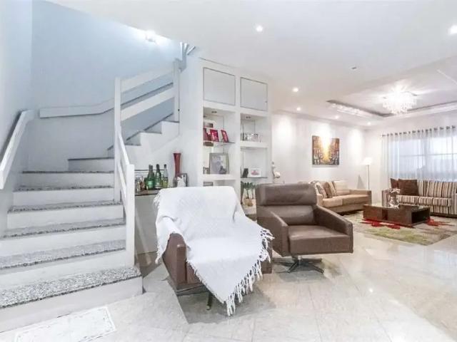 Casa / Sobrado para Venda em Porto Alegre/RS Jardim Planalto 4 Quartos