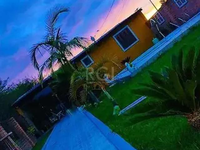 Casa / Sobrado para Venda em Porto Alegre/RS Lami 3 Quartos