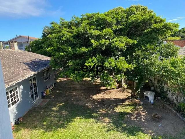 Casa / Sobrado para Venda em Porto Alegre/RS Lami 4 Quartos
