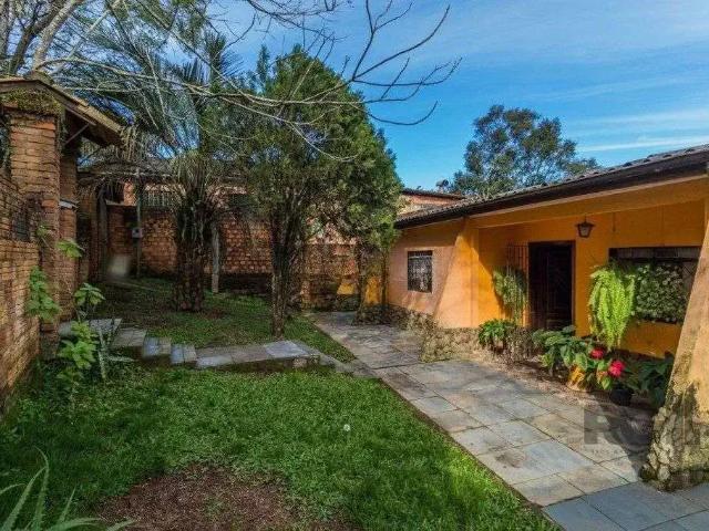 Casa / Sobrado para Venda em Porto Alegre/RS Lomba do Pinheiro 3 Quartos