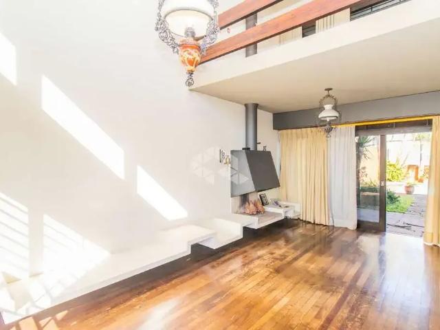 Casa / Sobrado para Venda em Porto Alegre/RS Menino Deus 4 Quartos