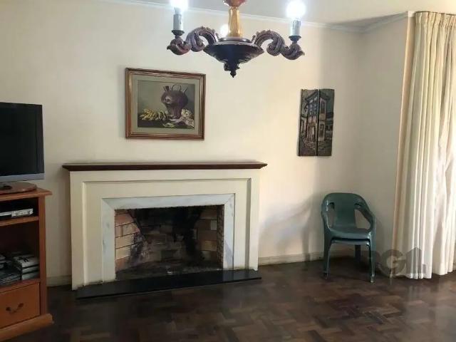 Casa / Sobrado para Venda em Porto Alegre/RS Menino Deus 4 Quartos