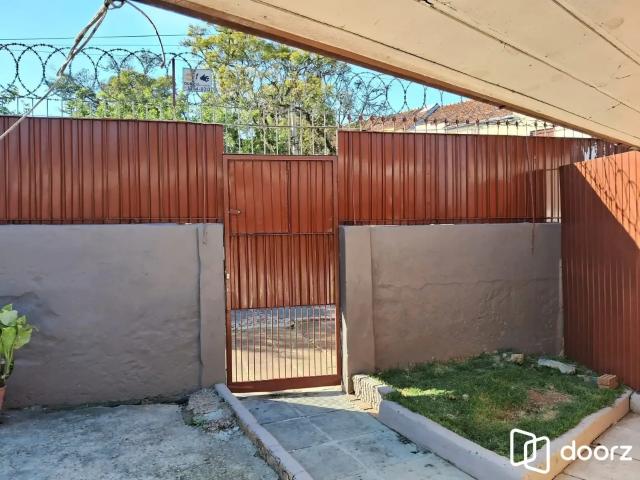 Casa / Sobrado para Venda em Porto Alegre/RS Medianeira 3 Quartos
