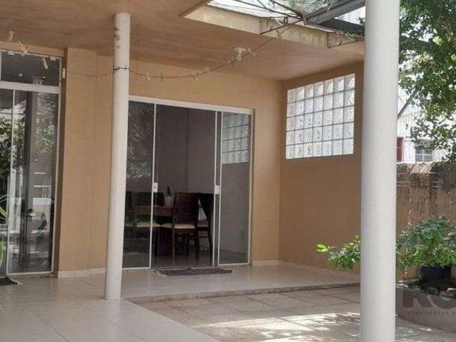 Casa / Sobrado para Venda em Porto Alegre/RS Medianeira 3 Quartos