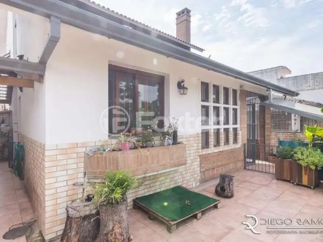Casa / Sobrado para Venda em Porto Alegre/RS Medianeira 3 Quartos