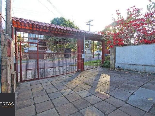 Casa / Sobrado para Venda em Porto Alegre/RS Medianeira 4 Quartos