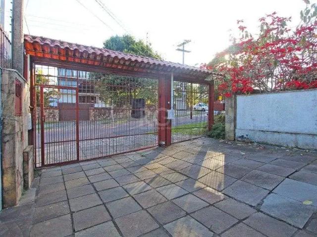 Casa / Sobrado para Venda em Porto Alegre/RS Medianeira 4 Quartos