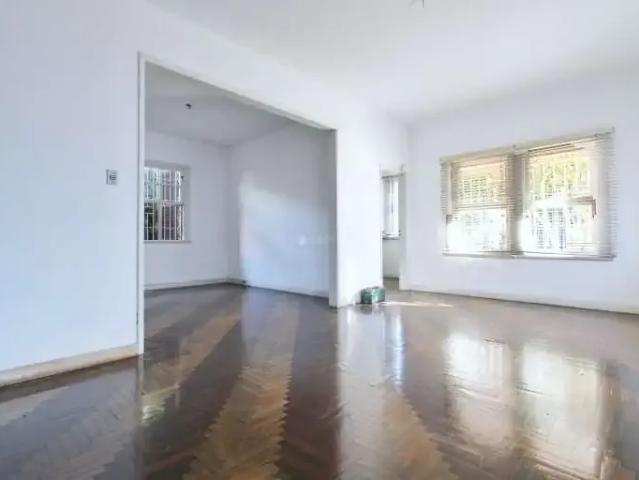 Casa / Sobrado para Venda em Porto Alegre/RS Medianeira 4 Quartos