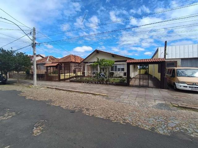 Casa / Sobrado para Venda em Porto Alegre/RS Medianeira 4 Quartos