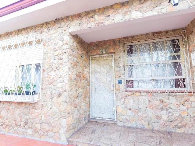 Casa / Sobrado para Venda em Porto Alegre/RS Medianeira 4 Quartos