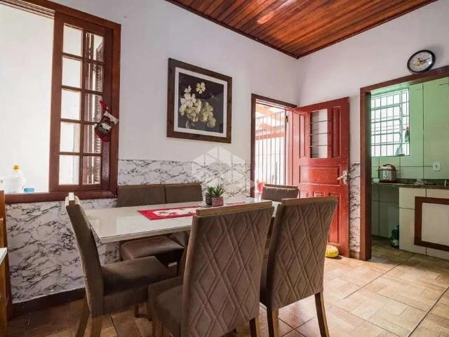 Casa / Sobrado para Venda em Porto Alegre/RS Medianeira 4 Quartos