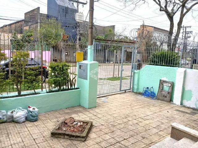 Casa / Sobrado para Venda em Porto Alegre/RS Navegantes 4 Quartos