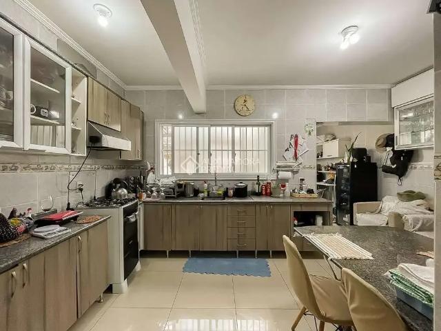 Casa / Sobrado para Venda em Porto Alegre/RS Nonoai 3 Quartos