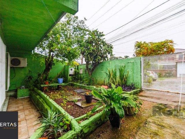 Casa / Sobrado para Venda em Porto Alegre/RS Nonoai 4 Quartos