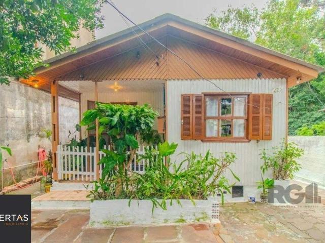 Casa / Sobrado para Venda em Porto Alegre/RS Nonoai 5 Quartos