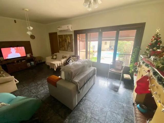 Casa / Sobrado para Venda em Porto Alegre/RS Partenon 4 Quartos