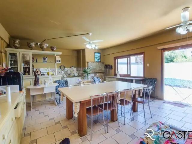 Casa / Sobrado para Venda em Porto Alegre/RS Partenon 4 Quartos