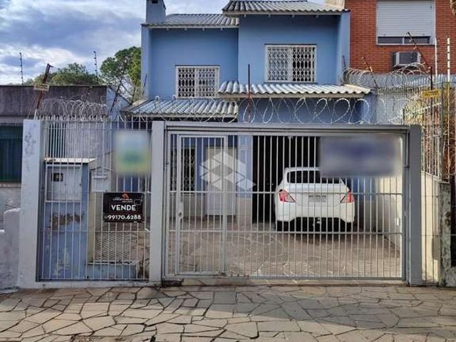 Casa / Sobrado para Venda em Porto Alegre/RS Partenon 4 Quartos