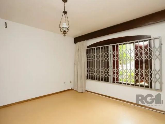 Casa / Sobrado para Venda em Porto Alegre/RS Partenon 5 Quartos