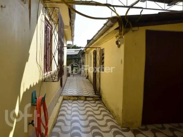 Casa / Sobrado para Venda em Porto Alegre/RS Partenon 5 Quartos